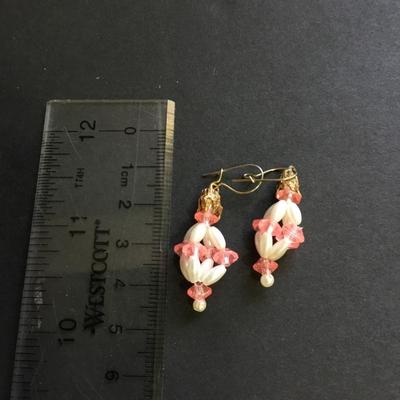 Pink and white beaded dangle earrings