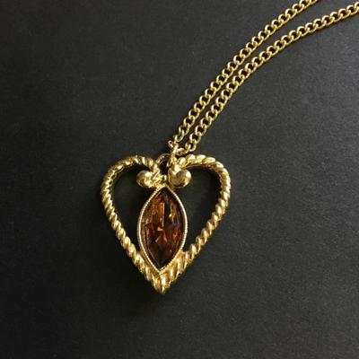 Gold tone Avon heart pendant necklace