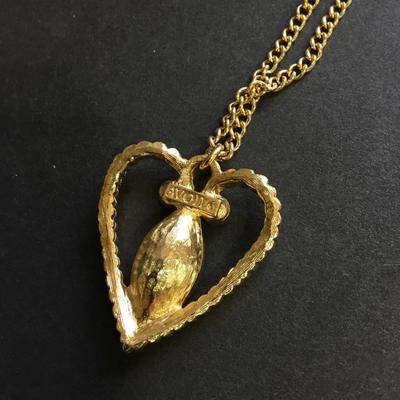 Gold tone Avon heart pendant necklace