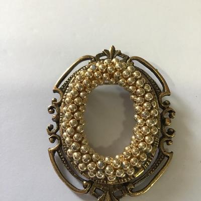 Vintage, antique, gold tone victorian style brooch