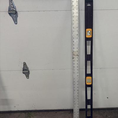 Drywall T-Spuare and Level