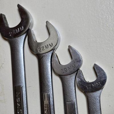 Craftsman Large Metric Combination Wrench Set – 17mm to 24mm (4-Piece)