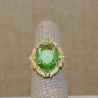Size 6½ Large Key Lime Green Oval Stone Ring with Surrounds on a Nested Style Setting and Gold Tone Band (5.1g)