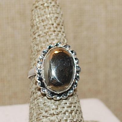 Size 7 Marked .925 Oval Shaped & Swirled Rope Surround GOLD PYRITE Gemstone Ring on a Silver-Plated Band (6.0g)