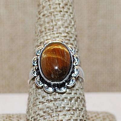 Size 8 Marked .925 Oval TIGER EYE GEMSTONE Ring with a Full Surround on a Silver-Plated Band (5.4g)