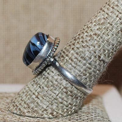 Size 9 Marked .925 Small Oval BLUES & BLACK AGATE Gemstone Ring on a Silver-Plated Band (4.7g)