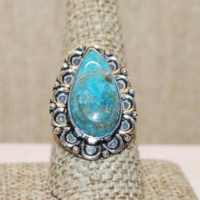 Size 9½ PEAR Shaped Crackled TURQUOISE Gemstone Ring with a Full Surround on a Silver Tone Band (6.7g)