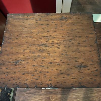 Distressed Wood Top End Table (PB-MG)