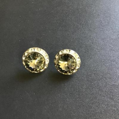 Rhinestone stud earrings