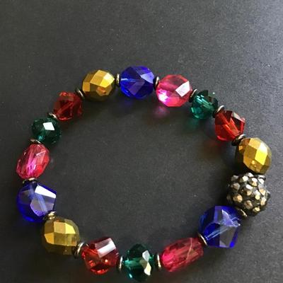 Multicolored beaded stretch bracelet