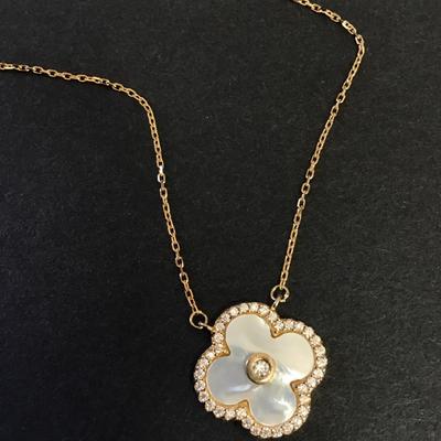 Beautiful very nice gold toned mother of pearl, dainty crystal rhinestone flower necklace