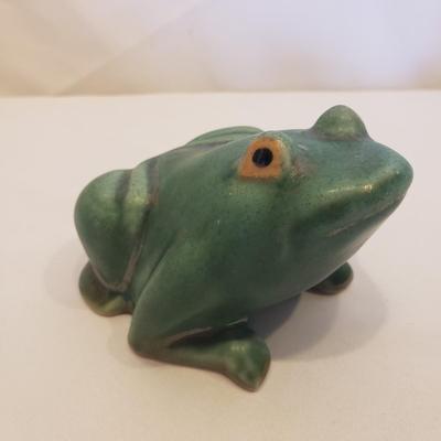 Pigeon Forge Pottery Frog and More! (D-BM)