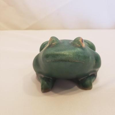 Pigeon Forge Pottery Frog and More! (D-BM)