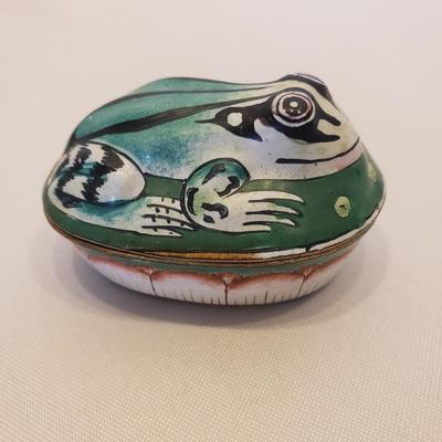 Pigeon Forge Pottery Frog and More! (D-BM)