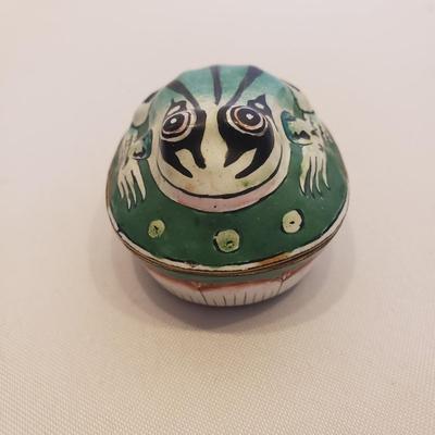 Pigeon Forge Pottery Frog and More! (D-BM)