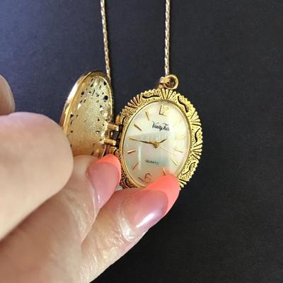 Vintage vanity, fair, watch pendant necklace in excellent condition