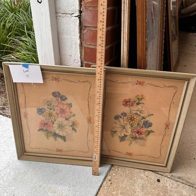 Mixed lot of Wall art - 2 Vintage floral prints