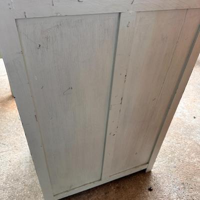 Small Chest of Drawers - 26x40x17”