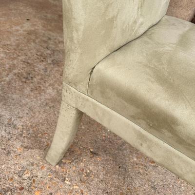 Single accent chair - Needs covering