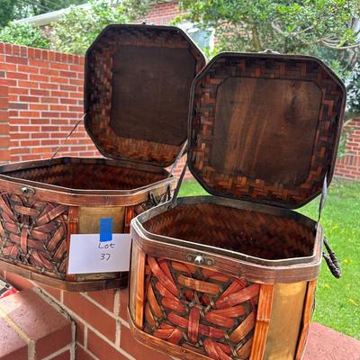 Pair of graduating baskets with lids