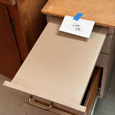 Small, rolling cabinet with drawers