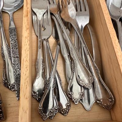 Rogers oneida stainless flatware and drawer organizer