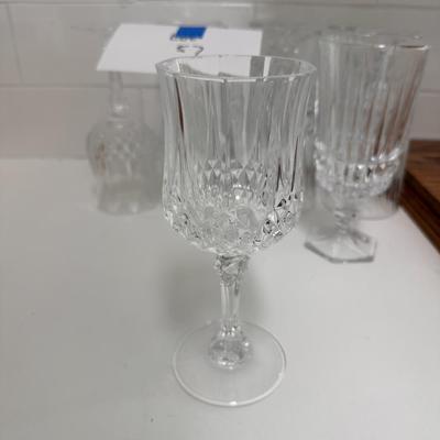 2 patterns of crystal glasses 9 total