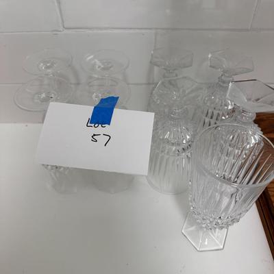 2 patterns of crystal glasses 9 total
