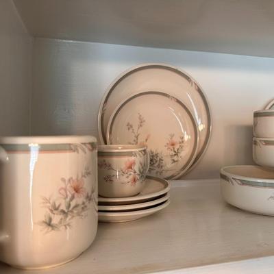 Noritake Keltcraft Misty isle collection china - 66 total pieces