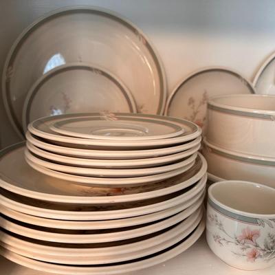 Noritake Keltcraft Misty isle collection china - 66 total pieces
