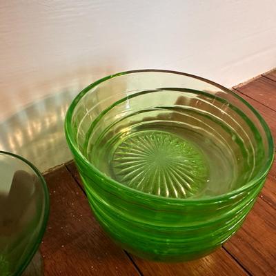 Lot of Green depression glass - Vaseline Uranium glass - 9 pieces
