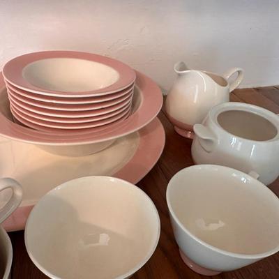 Lenox Metropolitan collection Coral Springs fine china 6 places with glassware