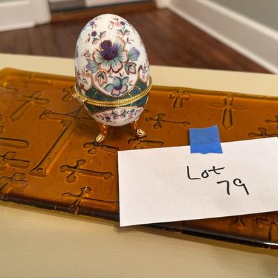 Dining room lot - Glass plate and porcelain egg