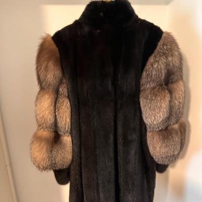 Women's Fur Coat - See pictures for measurements
