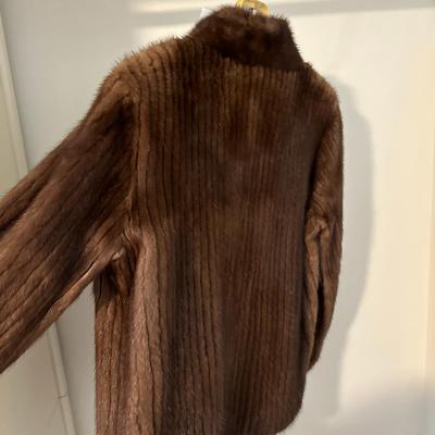 Women’s fur jacket - See photos for measurements