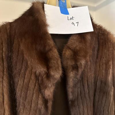 Women’s fur jacket - See photos for measurements