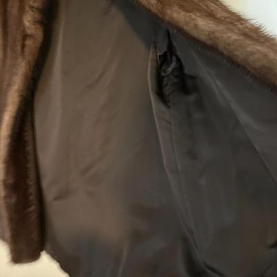 Women’s fur jacket - See photos for measurements