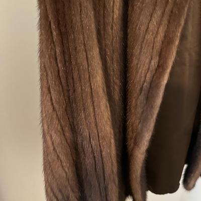 Women’s fur jacket - See photos for measurements