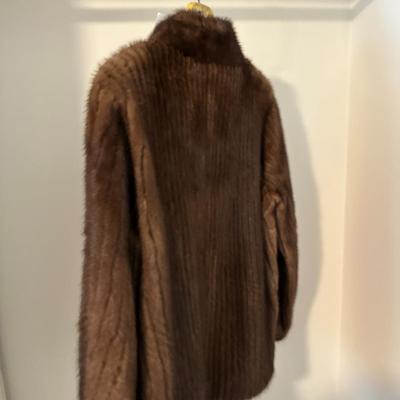 Women’s fur jacket - See photos for measurements