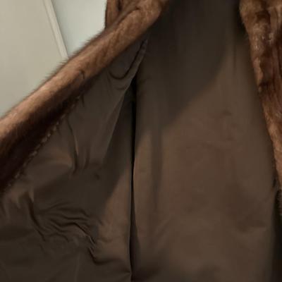Women’s fur jacket - See photos for measurements