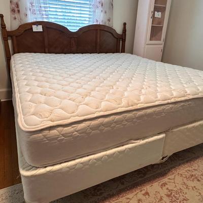 Hollander Sleep Products King bed - Mattress, box springs, bed frame, and Headboard