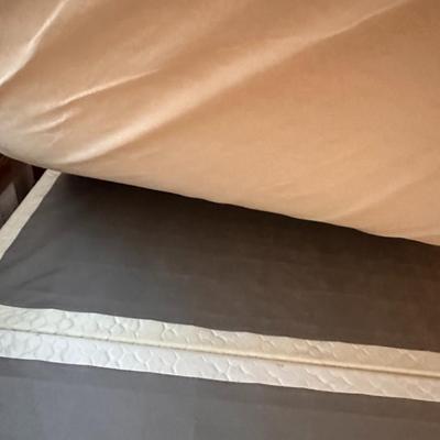Hollander Sleep Products King bed - Mattress, box springs, bed frame, and Headboard
