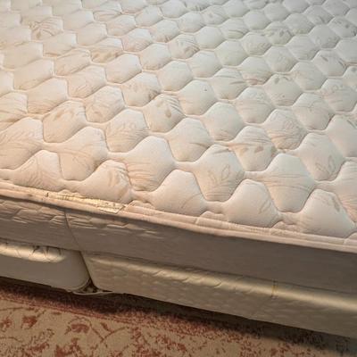 Hollander Sleep Products King bed - Mattress, box springs, bed frame, and Headboard
