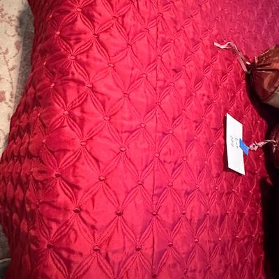 JC Penny Home Collection - King comforter and throw pillows