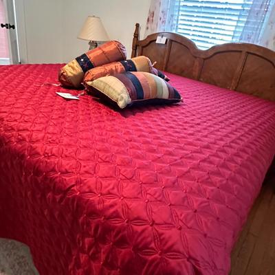 JC Penny Home Collection - King comforter and throw pillows