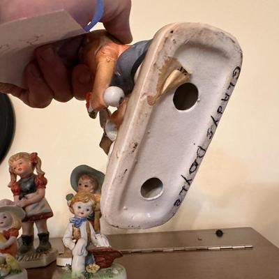 Contents of Curio Cabinet - 6pc Ceramic Lot