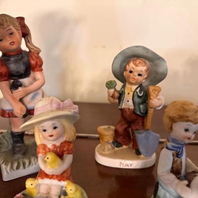Contents of Curio Cabinet - 6pc Ceramic Lot
