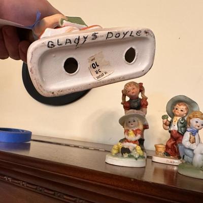 Contents of Curio Cabinet - 6pc Ceramic Lot