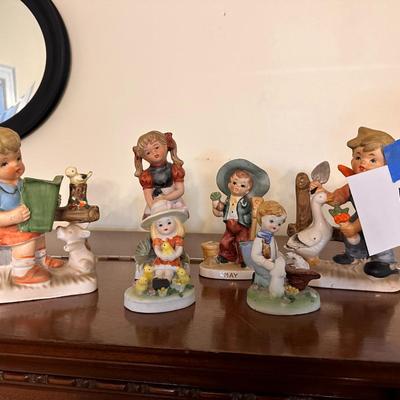 Contents of Curio Cabinet - 6pc Ceramic Lot