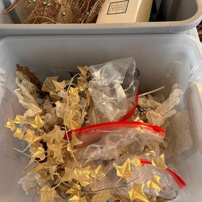 Table lot of all totes and holiday decor